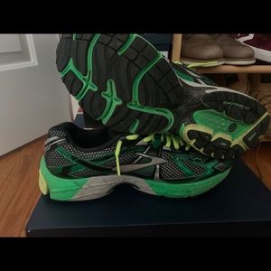 BROOK’s Ravenna running shoe SIZE9.5